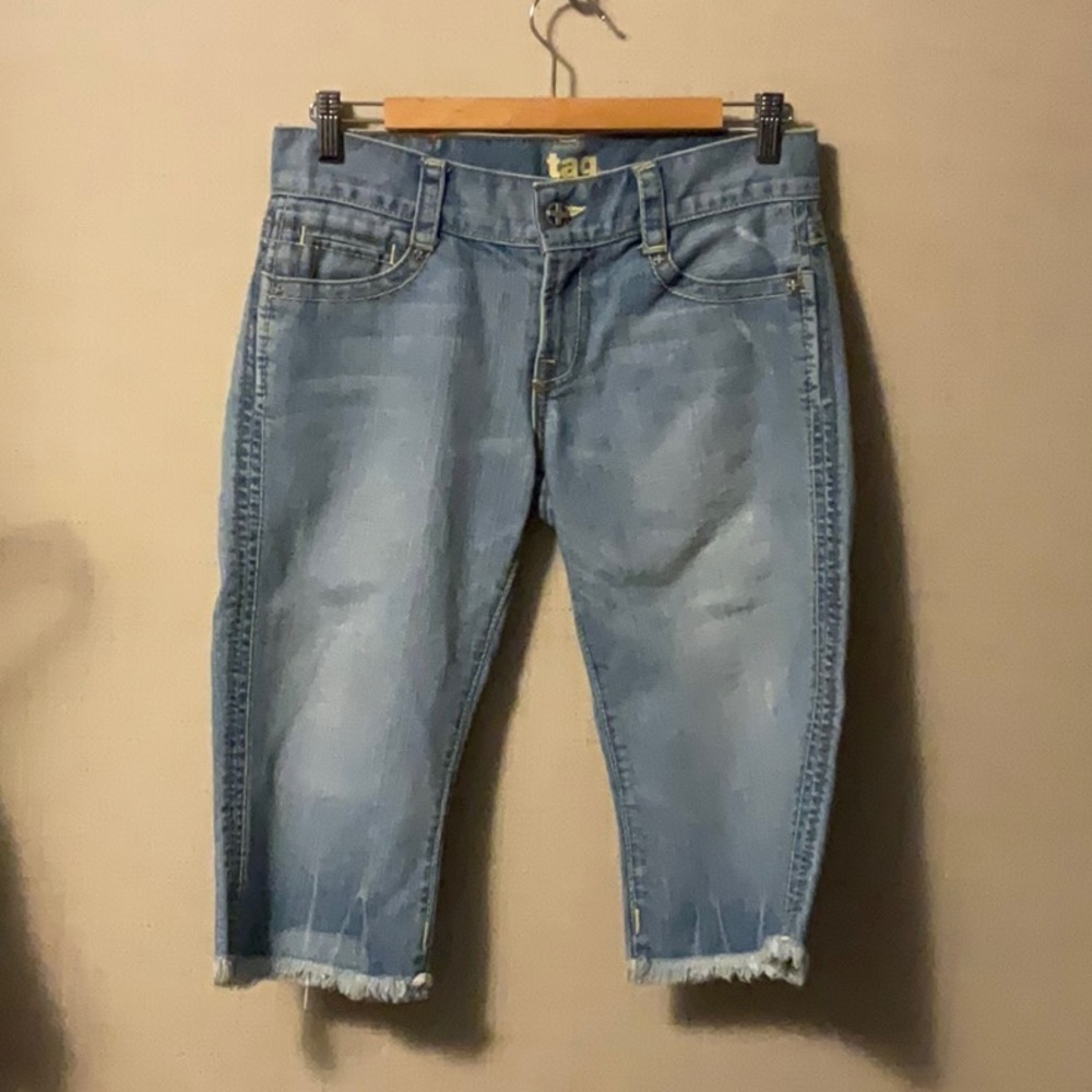 Tag Women's Cropped Light Blue Jeans